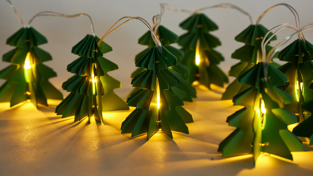 Illuminated Christmas tree honeycomb paper string lights