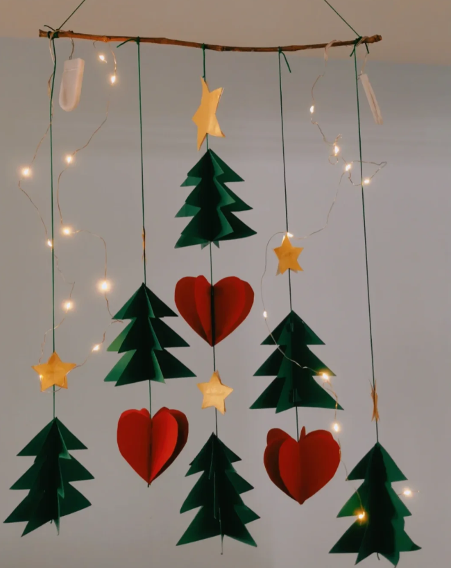 Multi-structure development – green paper Christmas tree and heart hanging ornaments on string lights