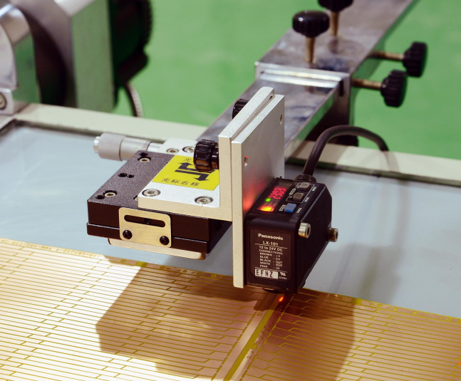 Sample testing and project communication – quality testing equipment for paper bed structures