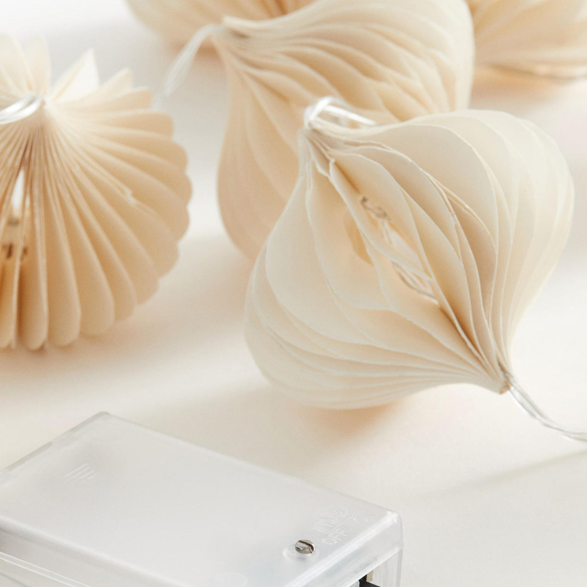 Cream Flower-Shaped Honeycomb Paper String Lights showing its structure