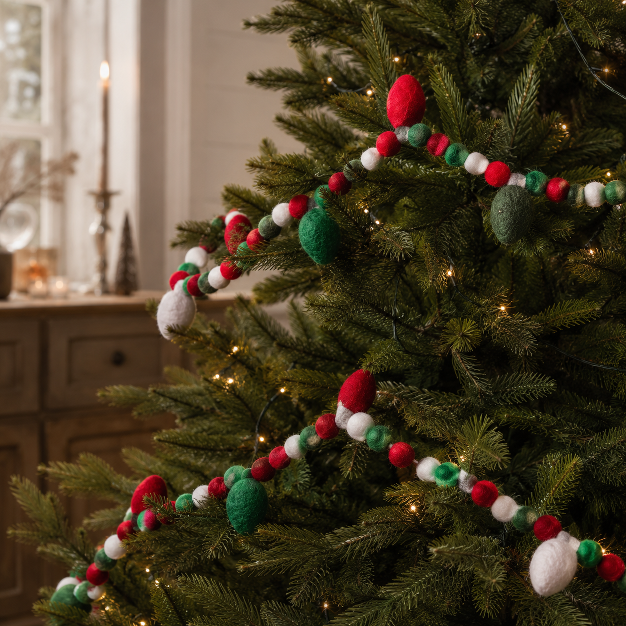 Red and Green Felt Christmas Ornament Garland showing its structure